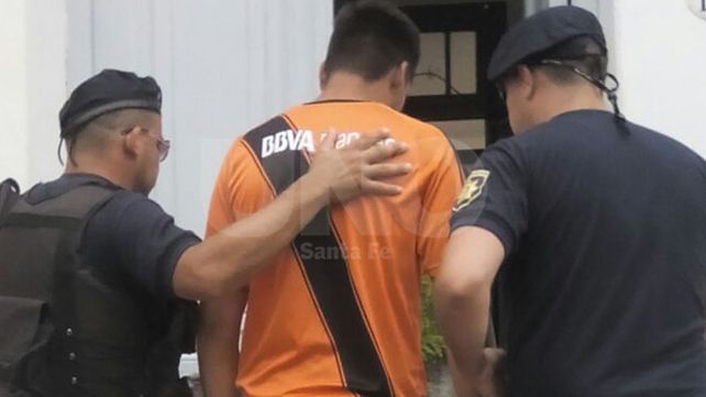 Dos hombres balearon a una mujer en plena calle pero terminaron detenidos