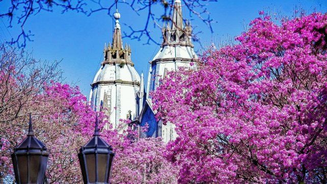 Con el objetivo de concientizar a los alumnos sobre Paraná y su patrimonio cultural