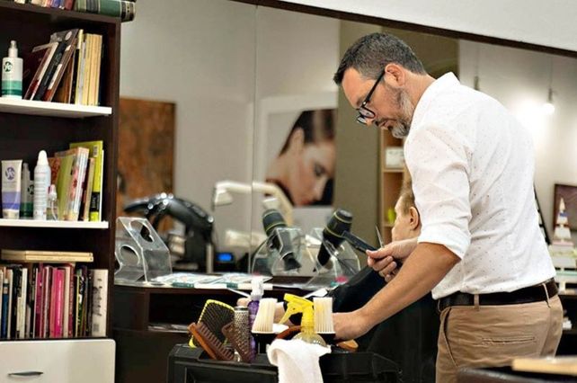 Para hacerse los rulos: el Día del Peluquero y la Peluquera llega con 50% menos de clientes
