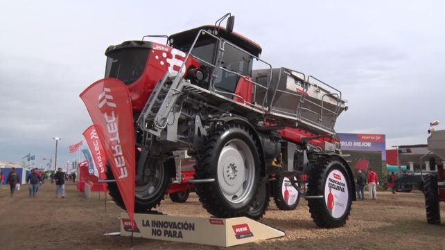 Fertec presentó nueva fertilizadora que promete menor inversión inicial
