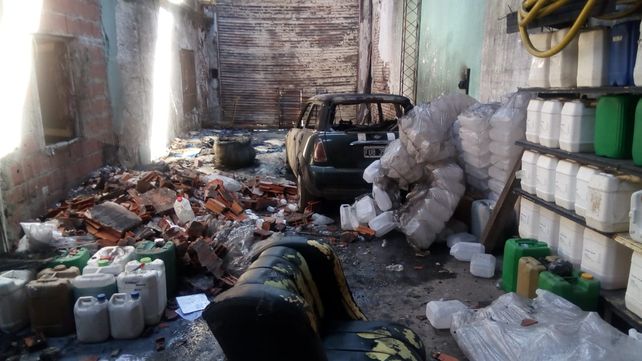 Una mamá con sus dos hijos perdió todo al incendiarse su casa