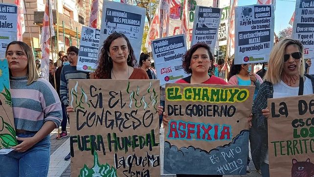 En Paraná marcharon por una Ley de Humedales consensuada