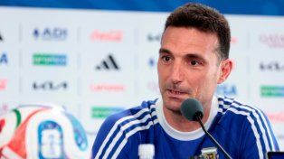 Scaloni no confirmó el equipo pero anunció que Dibu Martínez estará disponible
