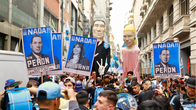 La militancia llenó las calles porteñas por el Día de la Lealtad peronista.
