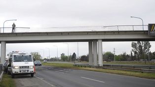 Un colectivo con estudiantes y una camioneta chocaron en la Autopista Santa Fe-Rosario
