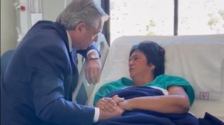 El presidente Alberto Fernández dialogó unos instantes con Milagro Sala en el sanatorio privado de la capital jujeña donde está internada.
