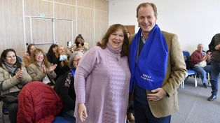 Bordet promulgó la Ley de Fibromialgia junto a pacientes