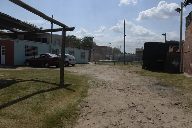 Dos pistoleros entraron a una canchita de futbol 5 en Juan B. Justo al 8400 y balearon a seis muchachos que jugaban&nbsp;