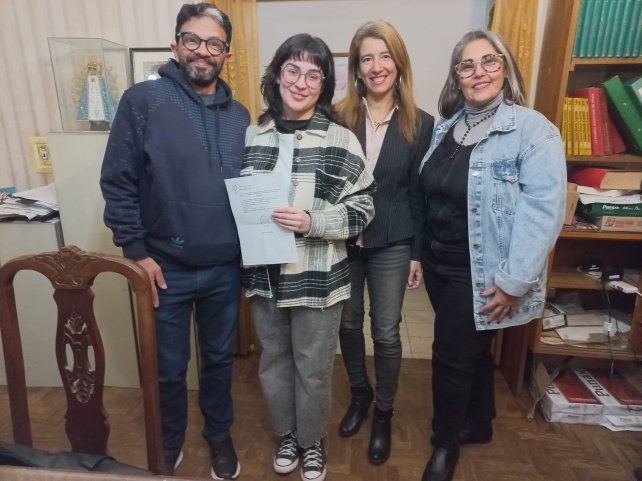 En el nombre del padre: tras años de gestiones pudo adoptar a la hija de su esposa