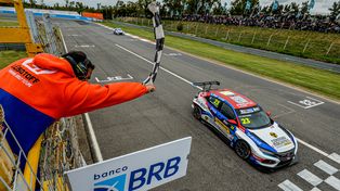 El mejor de todos del TCR South America fue el líder Montenegro (Honda). Ganó las dos finales en el Fangio.