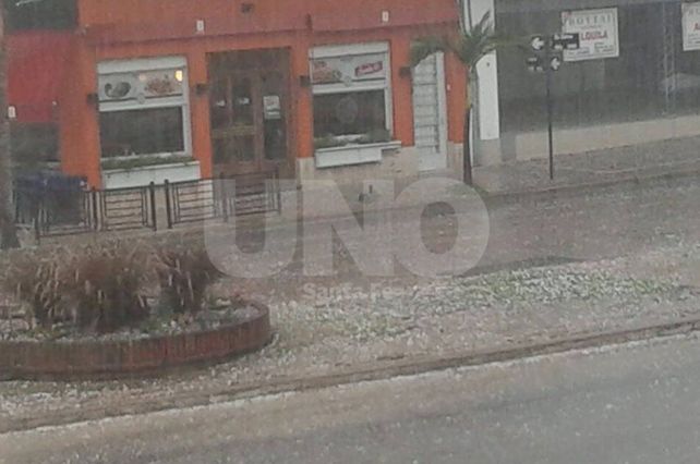 Las piedras que cayeron en la ciudad. Facebook: Federico Louteira