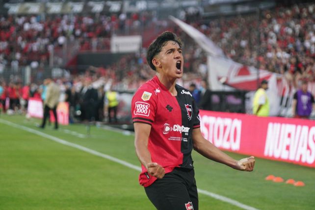 Facundo Guch, primera vez de titular y segundo gol en Newells