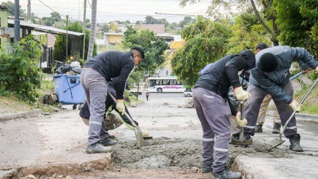 Avanzan los trabajos de recomposición de la trama vial en barrio Macarone