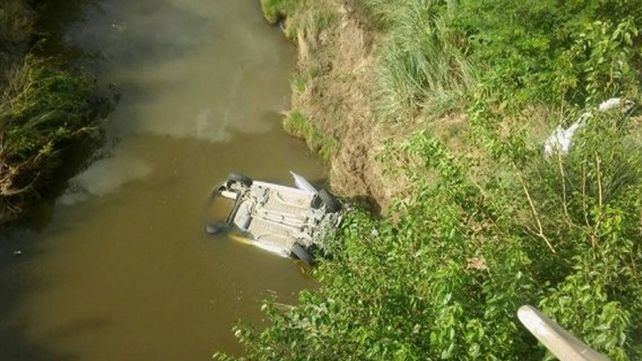 Un santafesino salvó su vida de milagro tras caer de un puente