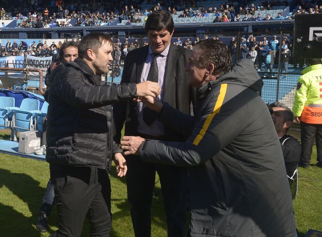 En el Cilindro, Coudet fue hasta el banco visitante para abrazarse con el Patón Bauza. En el Cilindro, Coudet fue hasta el banco visitante para abrazarse con el Patón Bauza.