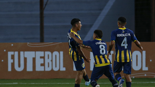 Los chicos de Central festejan el gol del triunfo
