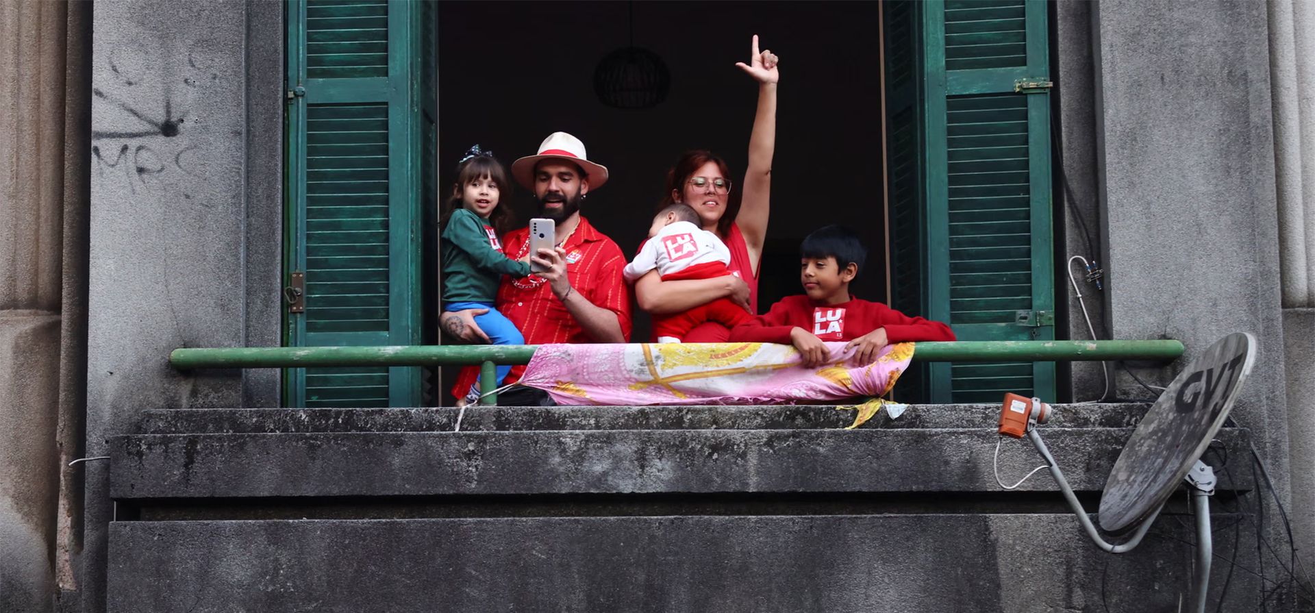 Una mujer manifiesta su apoyo a Luiz Inácio Lula da Silva, quien se postula a la reelección como presidente, Porto Alegre, Brasil. Fotografía: Diego Vara/Reuters Una mujer manifiesta su apoyo a Luiz Inácio Lula da Silva, quien se postula a la reelección como presidente, Porto Alegre, Brasil. Fotografía: Diego Vara/Reuters