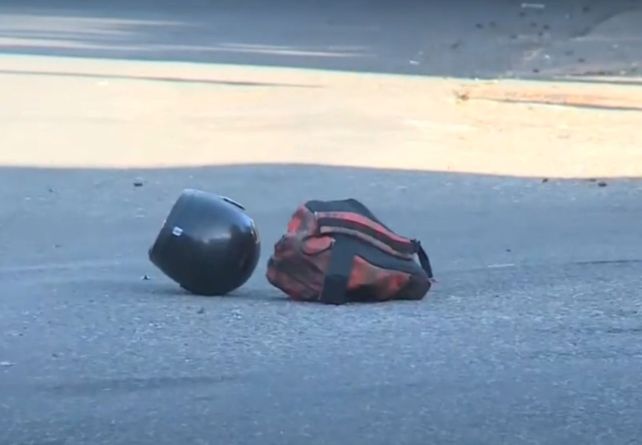 La mochila robada al empleado de la fábrica quedó a metros del cuerpo del ladrón muerto.&nbsp;