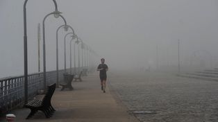 Este martes 23 de julio llegó con una densa niebla .&nbsp;