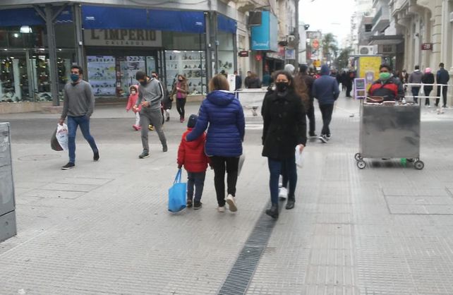 Luego de diez fines de semana, el comercio de la ciudad volvió abrir un sábado a la tarde