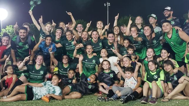 Las mejores en el 2022. Social Lux derrotó a Rosario Central 2 a 1 y así se consagró campeón de la Rosarina por primera vez. Son las pioneras del fútbol femenino.