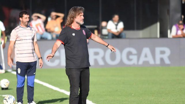 Barracas Central no renovaría con Rubén Insúa pese a obtener el boleto a la Sudamericana