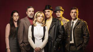 El elenco de la puesta Te espero en la oscuridad, con Silvia Kutika en el protagónico, Fabio Aste y el actor rosarino Adrián Lazare.