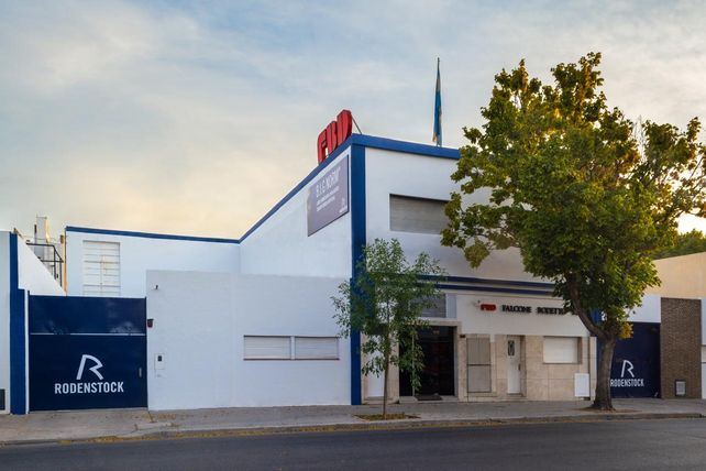 La emrpesa Falcone Bodetto S.A tiene sus instalaciones en calle Santa Fe al 4500.