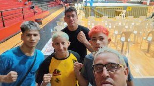 La delegación paranaense en las instalaciones del Club Colón de Santa Fe.
