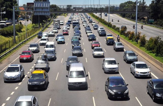 En las rutas se siente el éxodo turístico por el fin de semana largo