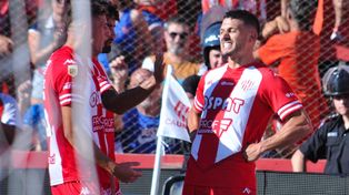 Juan Manuel García se llevó el balón tras marcarle tres goles al decano.