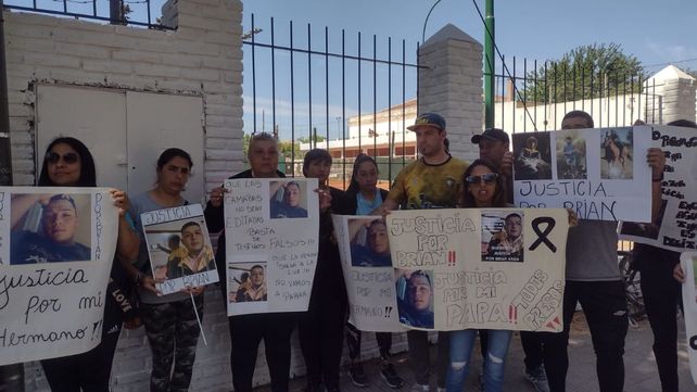 Familiares y amigos de la víctima se movilizaron en demanda de justicia para el joven asesinado en Casilda.