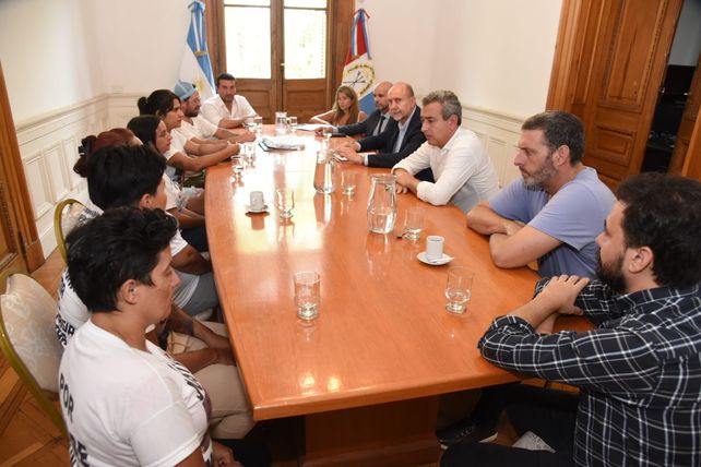 Perotti y Javkin se reunieron con familiares de víctimas de la ...