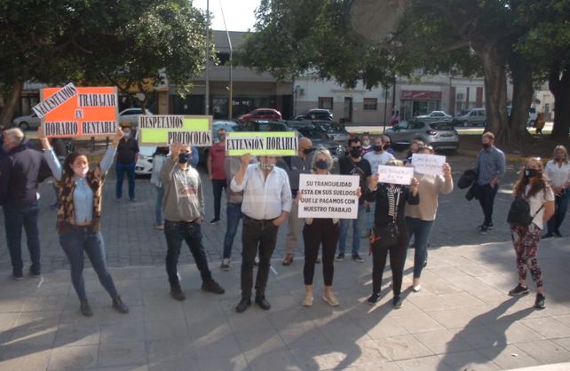 Comerciantes autoconvocados de Santa Fe se manifestaron frente a la Municipalidad.&nbsp;