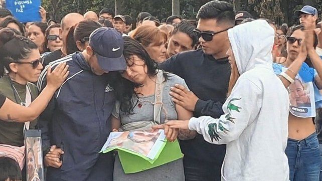 La mamá de Jeremías en la marcha que hubo en Concepción del Uruguay.