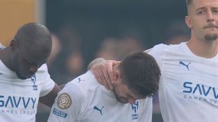 Ruben Neves no logra contener el llanto en el homenaje a sus compatriotas, antes del partido por el Mundial de Clubes entre Fluminense y Al Hilal.&nbsp;