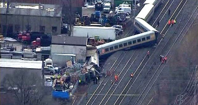 Tres muertos y 60 atrapados en accidente de tren en Canad&aacute;