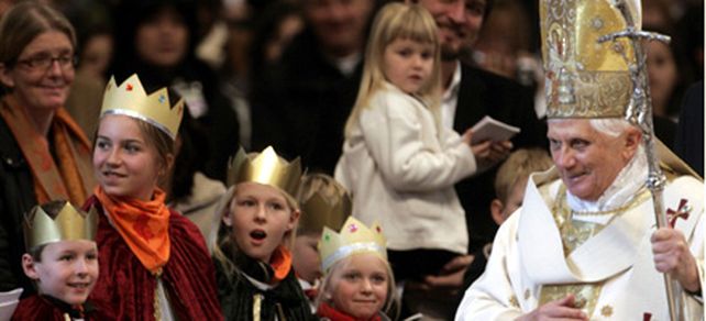 Benedicto XVI pidi&oacute; por la paz mundial en la misa de A&ntilde;o Nuevo