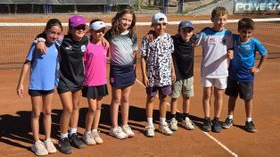 Los representantes de la Federación Santafesina de Tenis (FST) que próximamente disputarán el Nacional Sub 10 en Venado Tuerto.