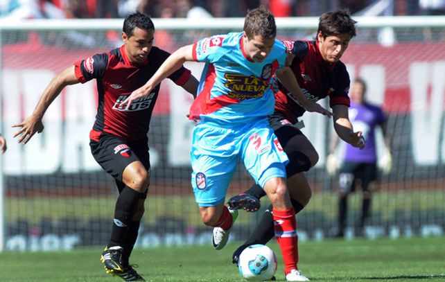 Arsenal venció a Colón, en Santa Fe, y quedó como uno de los escoltas de Newells