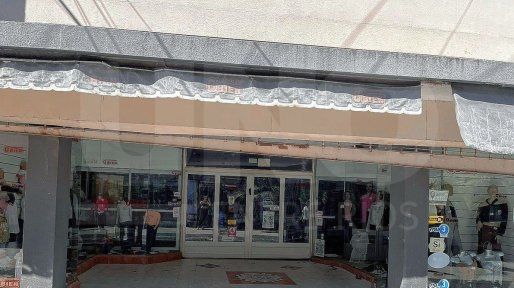 Derrumbe del cielorraso obliga a cerrar un comercio