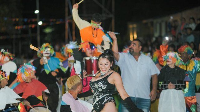 Calle Maciá recibe las noches del carnaval de Paraná