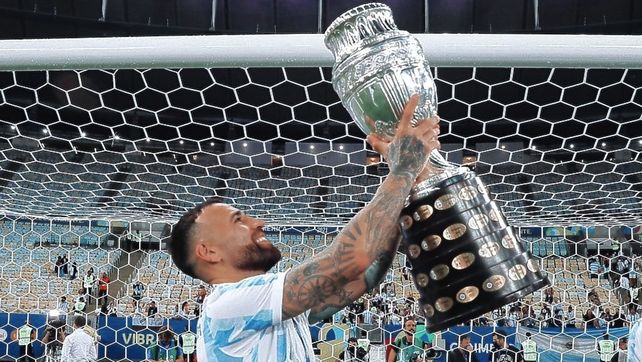 Otamendi celebró la Copa América al ritmo de Mario Pereyra