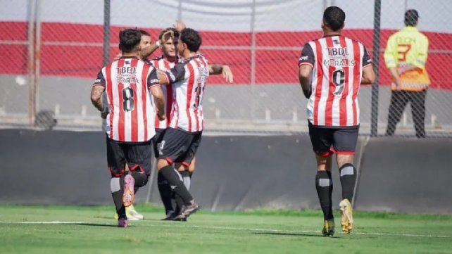 Barracas venció a Atlético Tucumán y se metió en zona de playoffs.