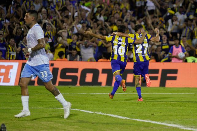 Malcorra y Duarte celebran ante Atlético Tucumán. En el Gigante la efectividad es del ciento por ciento.