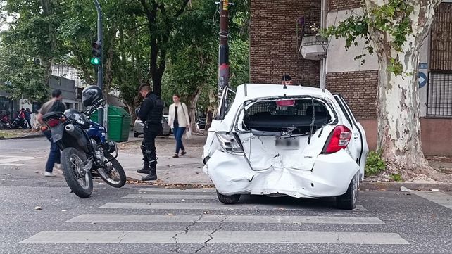 El taxista impactó por detrás a un Honda Civic