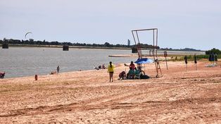 Proponen que las playas de la ciudad tengan un sector específico para fumadores