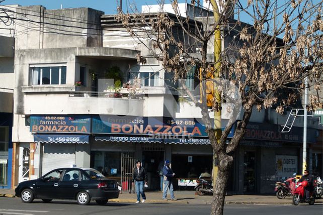 Apresaron a una mujer que junto a un prófugo asaltaron la farmacia Bonazzola