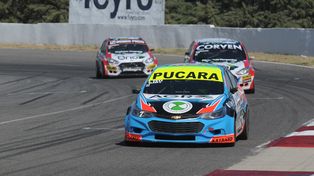 Adelante. Jerónimo Teti aprovechó el festival de abandonos por problemas mecánicos y cruzó primero la meta &nbsp;en el autódromo Oscar Cabalen.