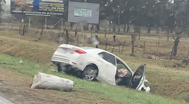 El veh&iacute;culo de Carloni se fue a una zanja.&nbsp; 